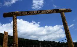 Holzskulpturen im Naturpark Almenland (c) Pollhammer