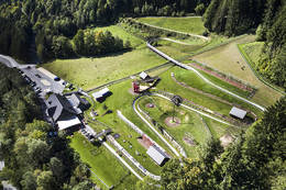 Übersichtsfoto vom Geländer der Sommerrodelbahn in Koglhof